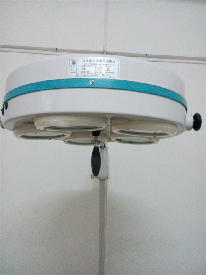 冷光便攜式手術(shù)無影燈